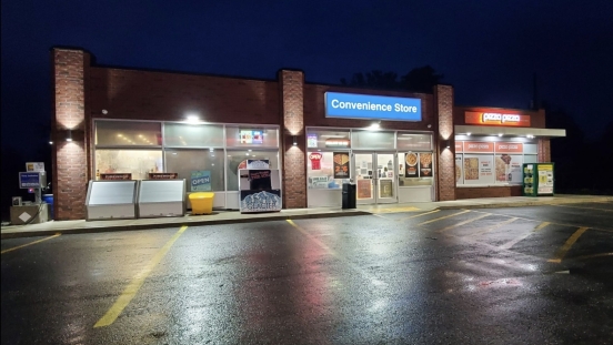 Thornbury Esso & Pizza Pizza