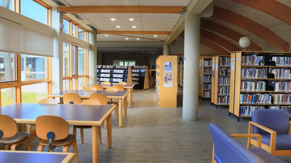 LE Shore Library interior